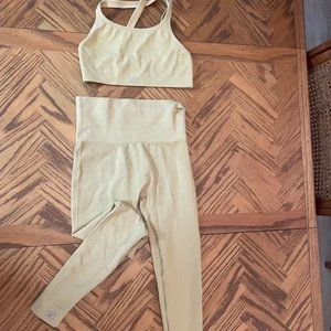 Set Active | Pale Yellow Set
